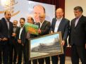 گزارش تصویری از اهداء جوایز  در همایش تجلیل از پرفسور علی اکبر جلالی چهره ماندگار شهرستان شاهرود 